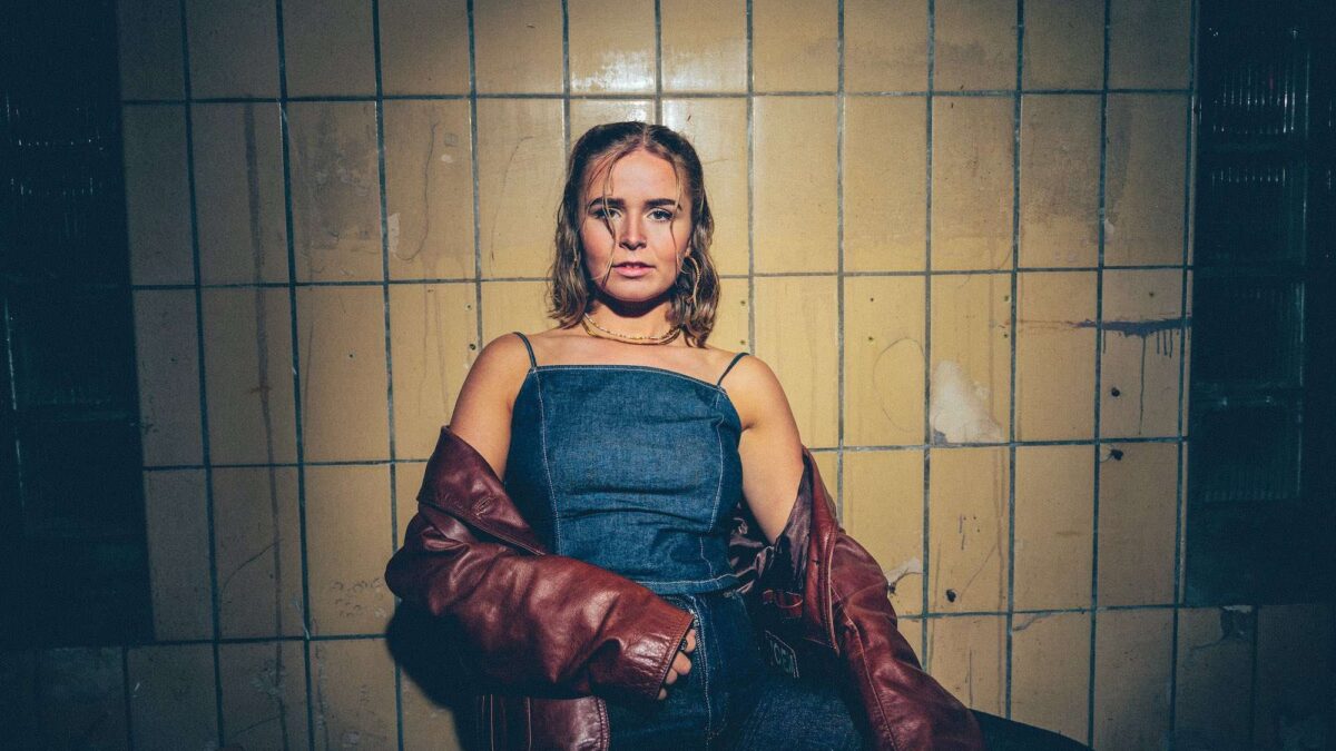 Carmie traslada la tradición confesional del country a un balcón de Aarhus en ‘Side B Stories’