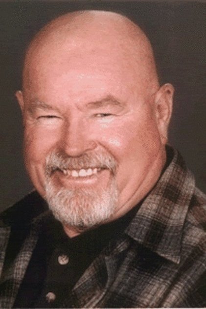 Charles Cyphers como Brackett