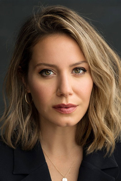 Magalie Lépine-Blondeau 飾 Géraldine