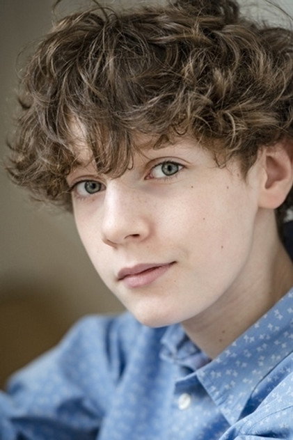 Maxim Driesen como Lukas Berg