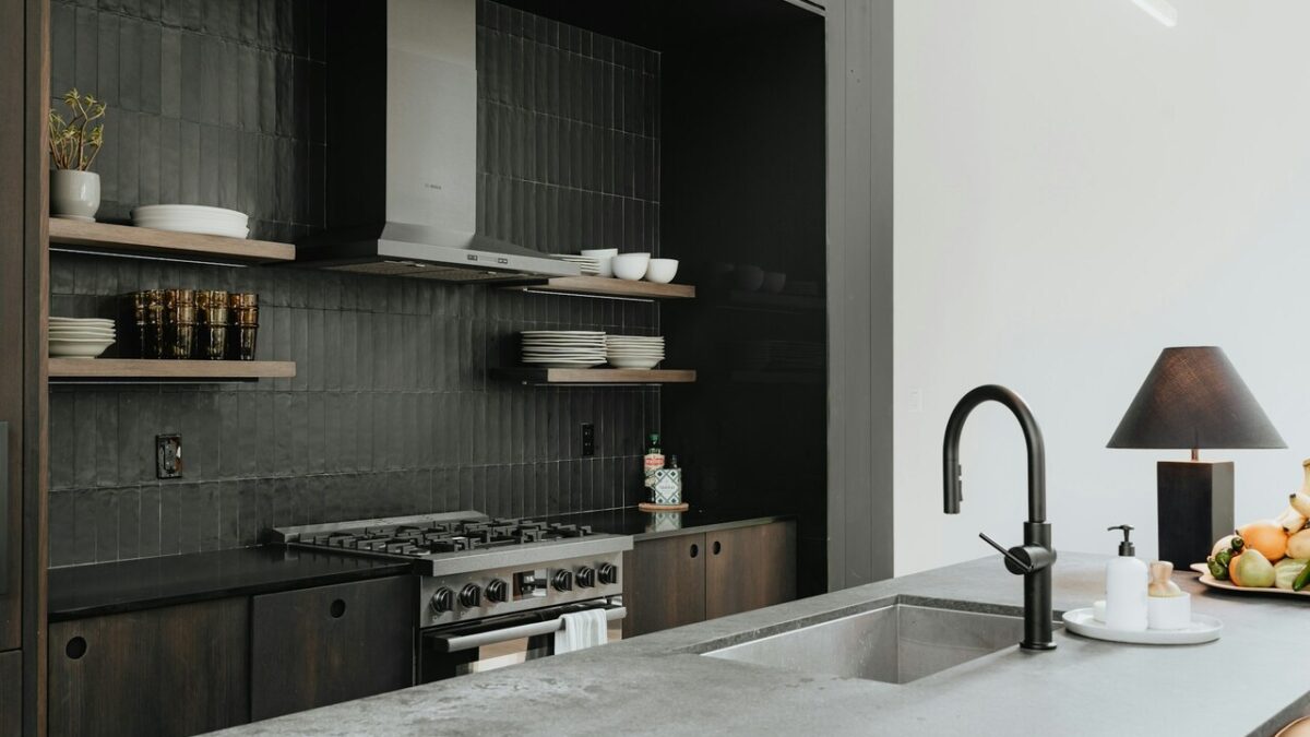 Cómo elegir la encimera adecuada para renovar tu cocina