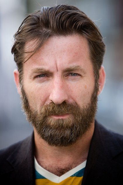 Antonio de la Torre as Don Leandro