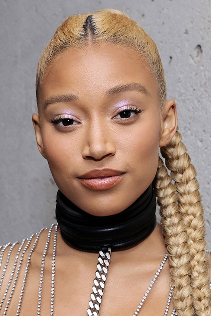Amandla Stenberg como Sophie