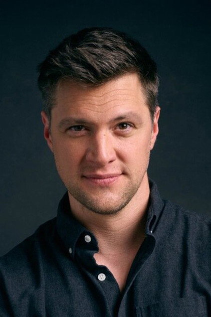 Shane McRae como Lance