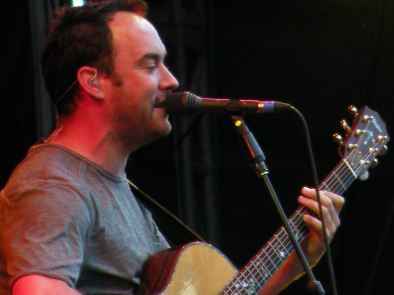 Dave Matthews, Trey Anastasio y Chris Stapleton actúan en la gala T.J. Martell para su propio mánager