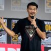 德斯汀·丹尼尔·克雷顿：描绘隐形之人的导演，如今站在一切的中心