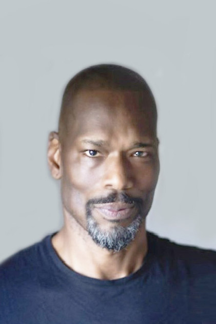 Christopher Kirby como Mr. Miles