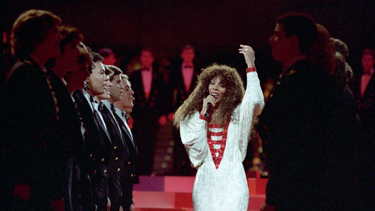 Donna Summer, regina disco care a găsit Dumnezeu fără să poată renunța la muzică