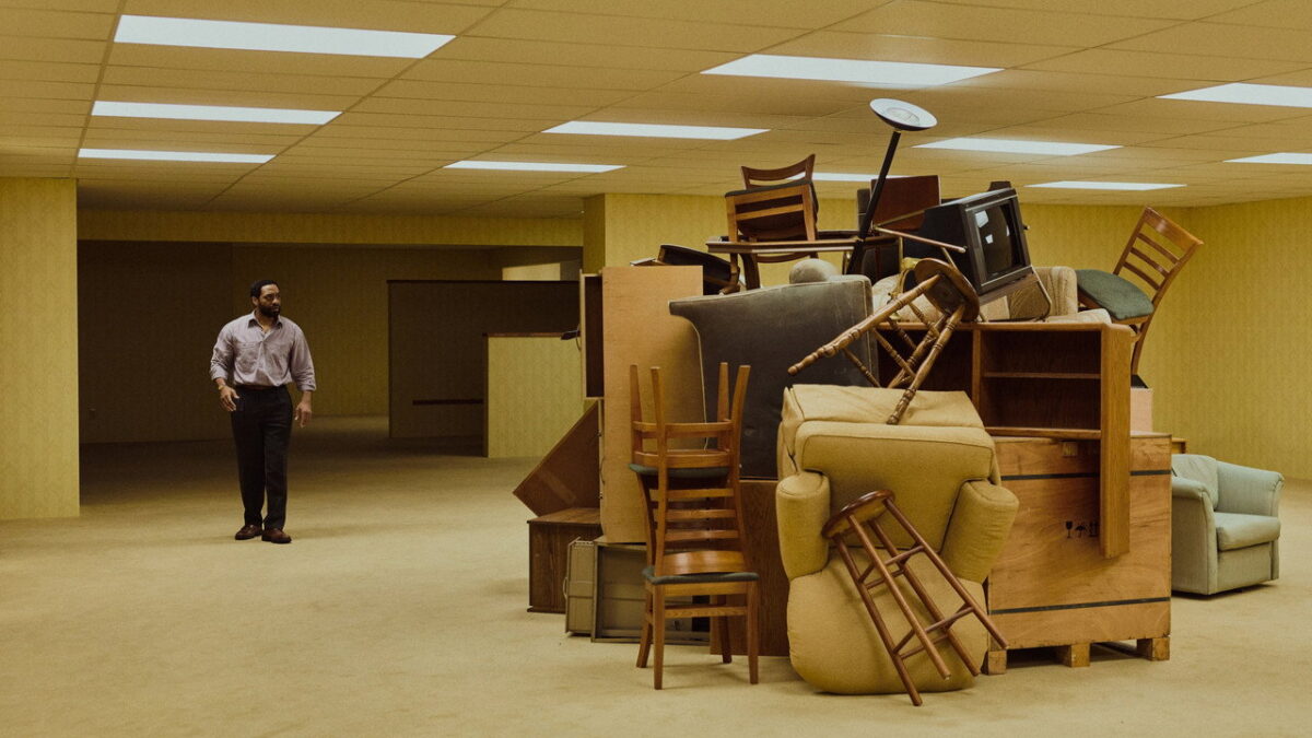 ‘Backrooms: Sin salida’ ya está en HBO Max y el terror viral de A24 regresa a la pantalla chica