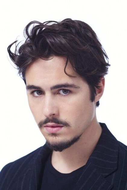 Ben Schnetzer som Sergiu Celibidache (ung vuxen)