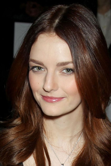 Lydia Hearst como Liz