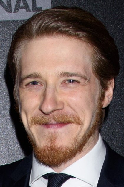 Adam Nagaitis como Virgil