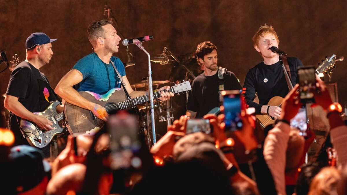 Ed Sheeran, piosenkarz z gitarą, który opanował stadiony bez rezygnowania z intymności