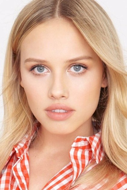 Gracie Dzienny como Elinor Fairmont