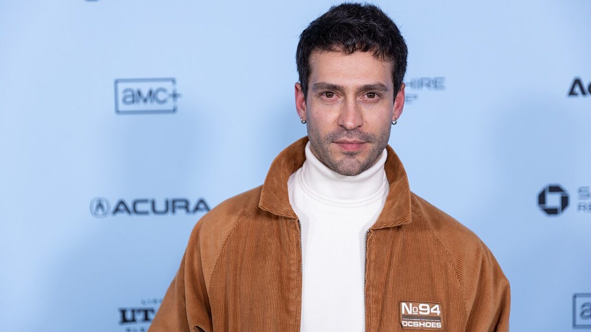 Ekin Koç, o ator turco que escolheu Cannes e o Sundance para mostrar o que sabe fazer