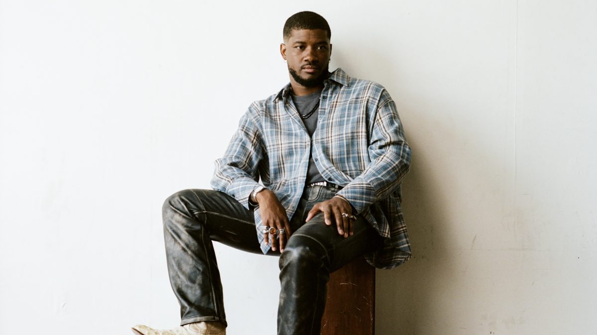 Elliott Skinner steps out of a decade of collaborations with debut EP ‘How Far We’ve Come’