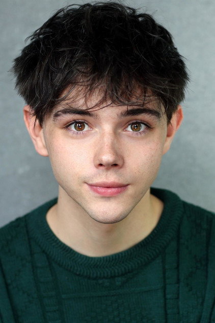 Jack Wolfe como Tim Walker / Prince Tamino