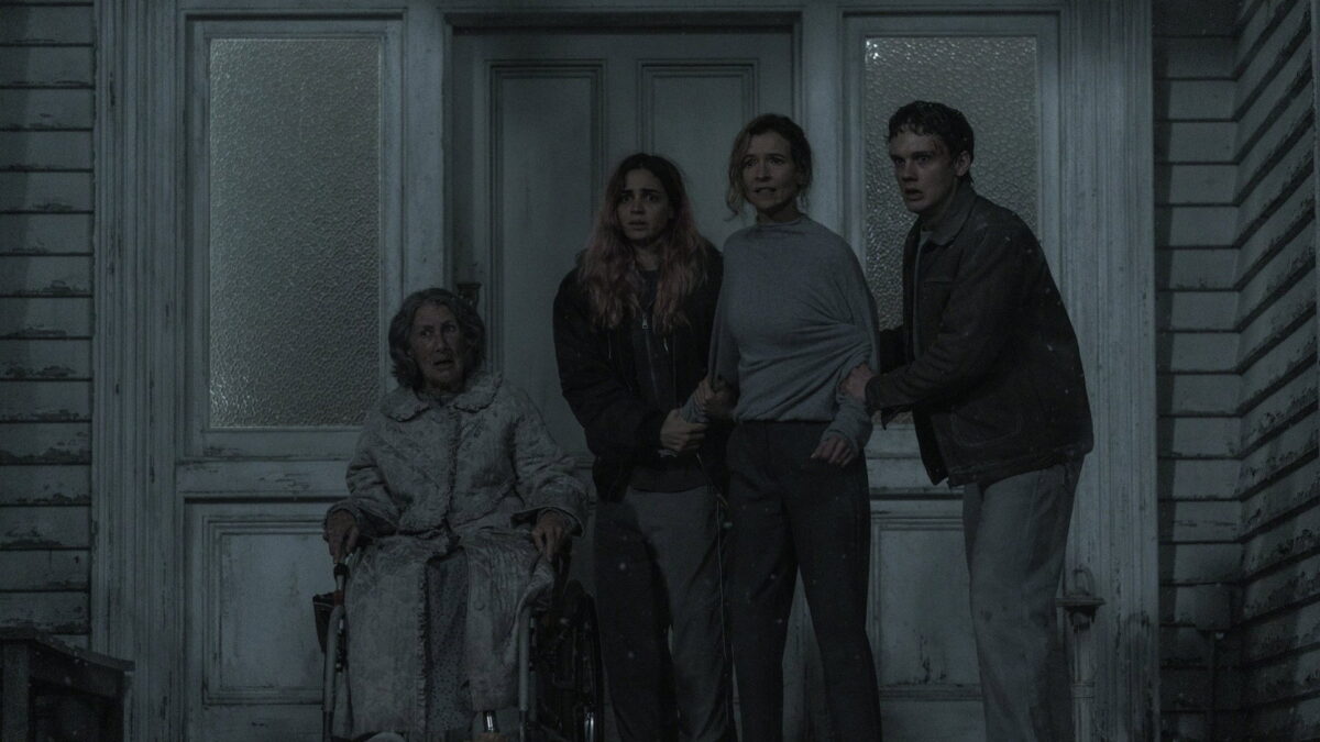 Evil Dead Burn convierte la cabaña de la saga en una reunión familiar del infierno en HBO Max