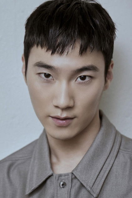 Lee Hong-nae as Ji Cheong-sin