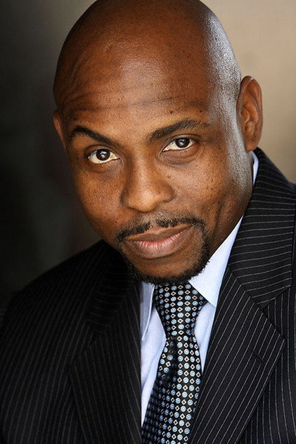 Christopher Michael Holley como Referee Jackson