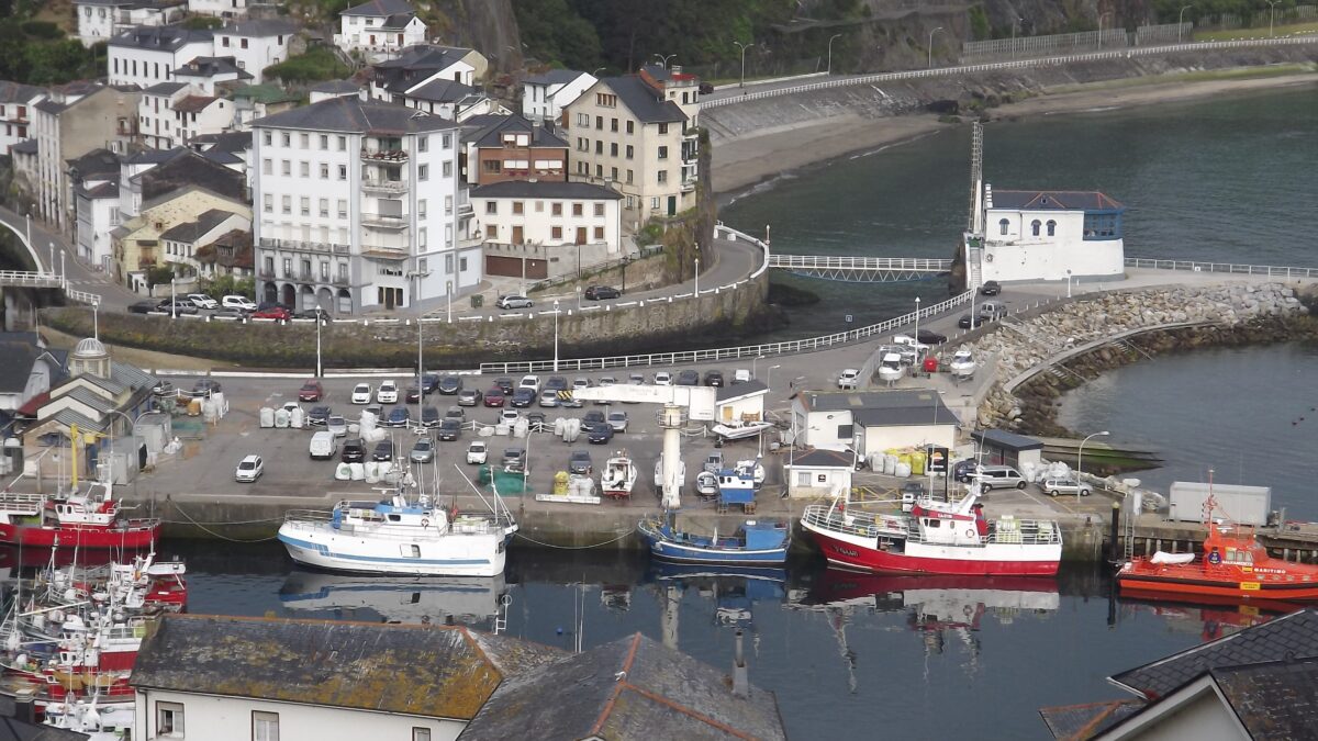 Muelle del puerto de Luarca, escenario del Festival de Blues de Asturias