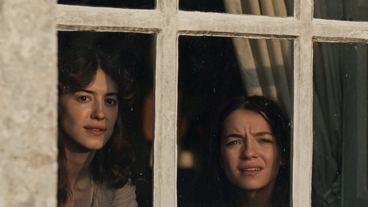 Daisy Edgar-Jones and Esme Creed-Miles as the Dashwood sisters in Sense and Sensibility
