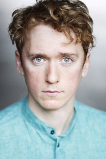 Barney Fishwick como Michael