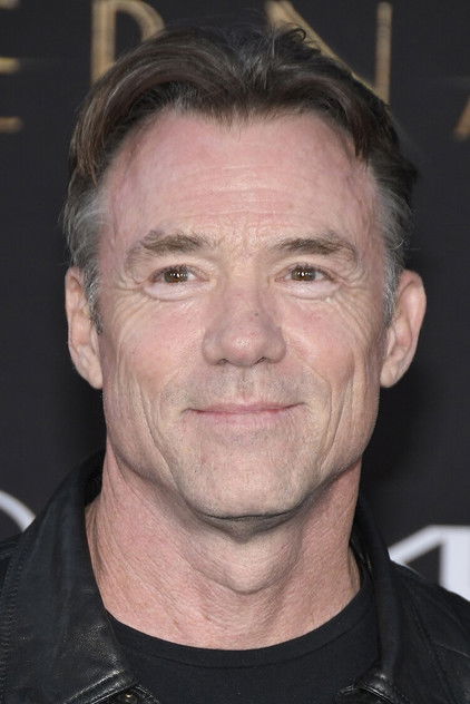 Terry Notary como Rail Worker / Live Action Reference Performance of Buck