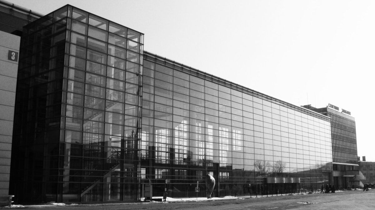 Glass-facade congress hall at MTP Poznań, host of GIC 2026