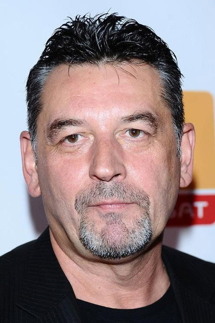 Artur Dziurman dans le rôle de Stefan Burano