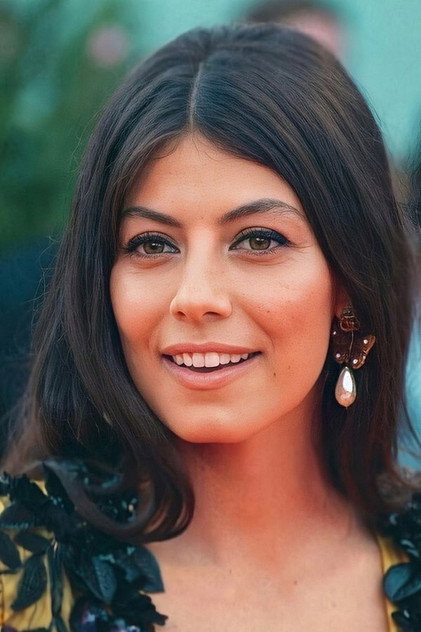 Alessandra Mastronardi as Gabriela