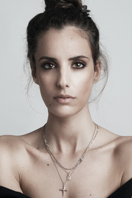 Catarina Mira como Tradeswoman