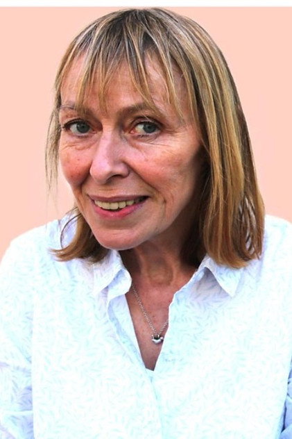 Tilly Vosburgh के रूप में Josie