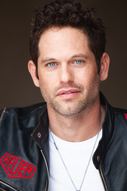 Nick Mathews como Sal