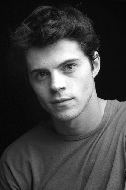 Javier Morgade 飾 Raphael jovel