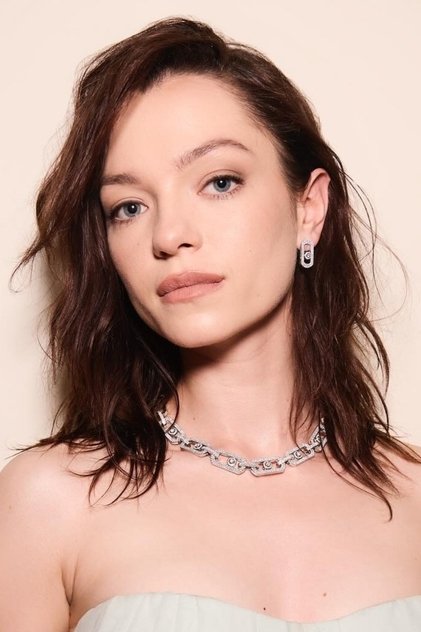 Esmé Creed-Miles as Marianne Dashwood