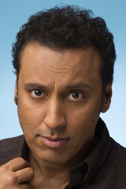 Aasif Mandvi como The King (voice)