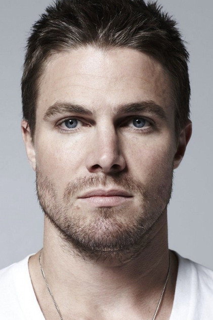 Stephen Amell 역 Garrett