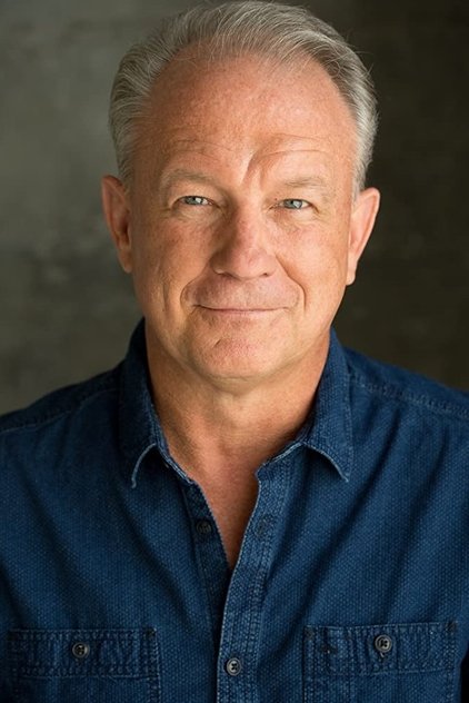 David Grant Wright dans le rôle de Ted Cameron