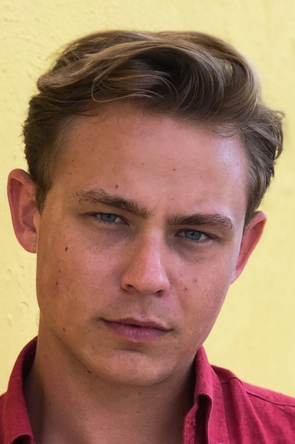 Dennis Mojen como Paul Lehmann