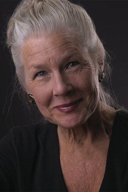 Elisabeth Henry-Macari como Bridget