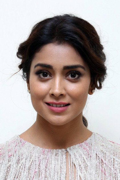Shriya Saran como Nandini Salgaonkar