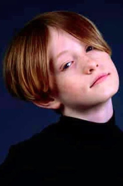Lincoln Powell como Teen Douglas