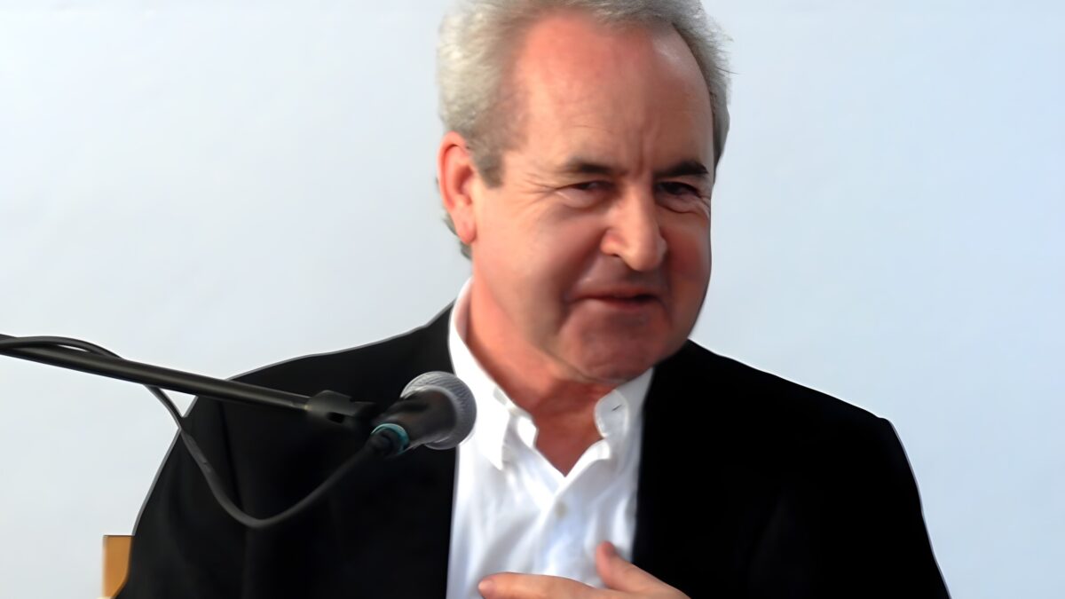John Banville, el novelista irlandés que convirtió el estilo en una declaración moral