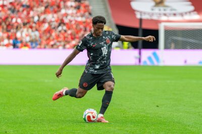 Jonathan David marca no dérbi e renasce no Atlético após ano apagado na Juventus
