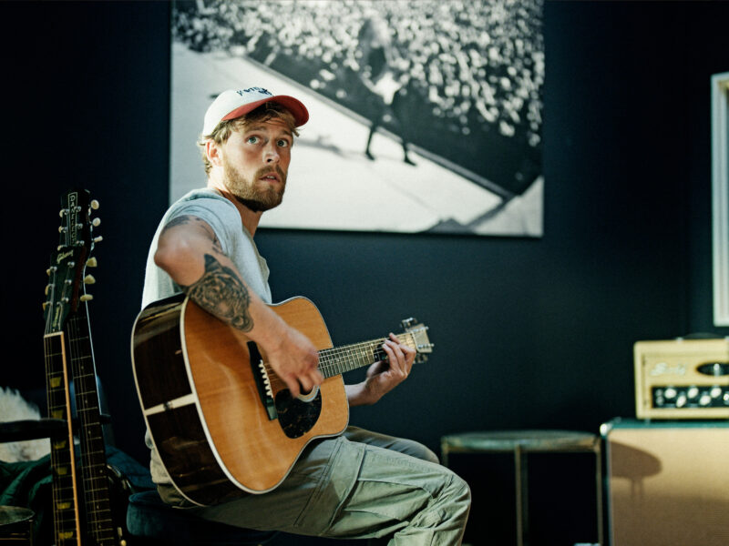 A Beautiful Life: A Promising Voice Drowned by a Weak Plot