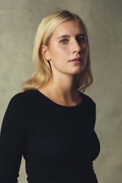 Callie Cooke as Leila