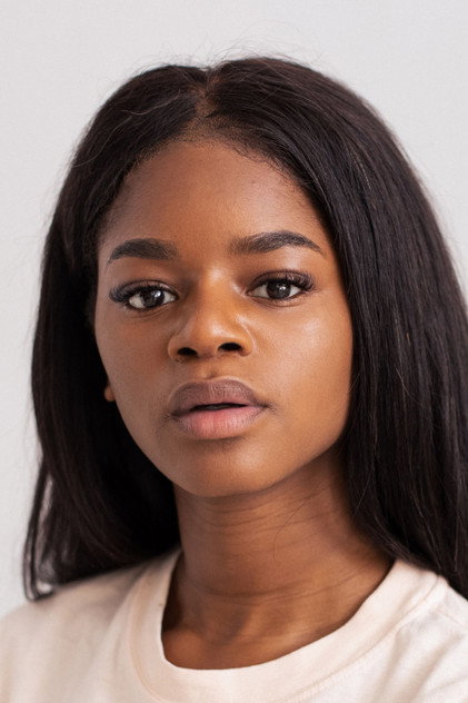 Mélodie Wakivuamina como Britney Adebayo
