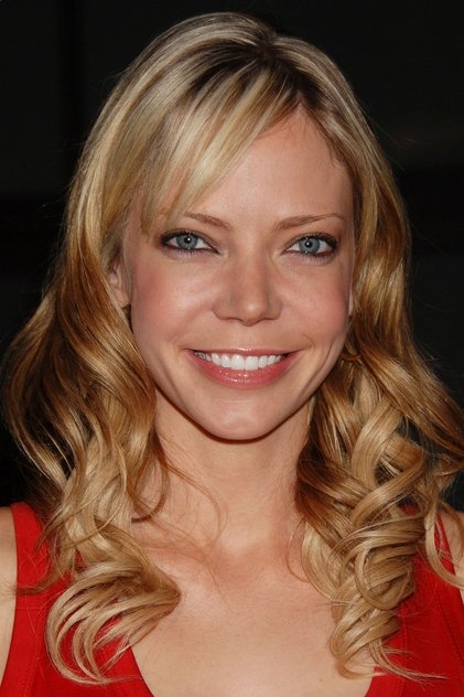 Riki Lindhome dans le rôle de Additional Voices (voice)