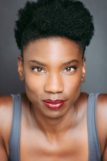 Miranda Edwards como Detective Modari